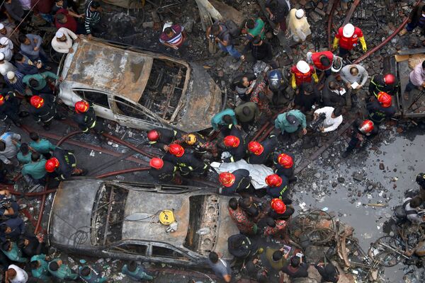 پیامد آتش سوزی  یک انبار در داکا، بنگلادش - اسپوتنیک افغانستان  