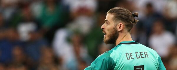 Spain's goalkeeper David de Gea points during a friendly match between Tunisia's and Spain's national soccer teams ahead of the World Cup in Krasnodar, Russia, June 9, 2018 Spain's goalkeeper David de Gea points during a friendly match between Tunisia's and Spain's national soccer teams ahead of the World Cup in Krasnodar, Russia, June 9, 2018 - اسپوتنیک افغانستان