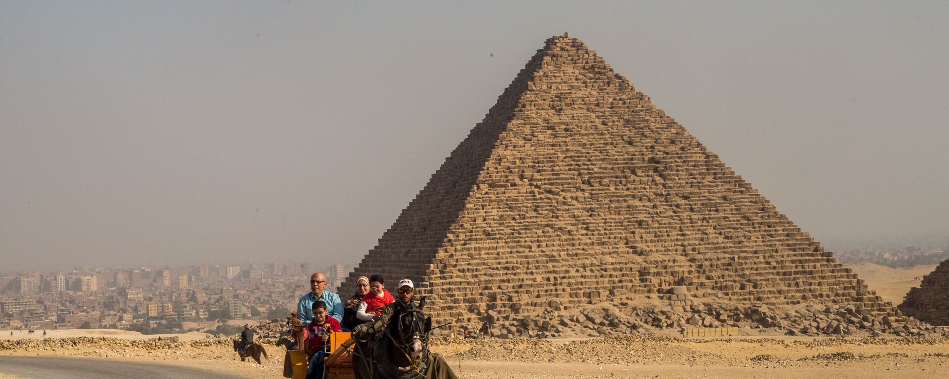 Пирамида Микерина в Эль-Гизе, пригороде Каира - اسپوتنیک افغانستان  , 1920, 03.03.2024