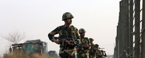 پاکستان ۵۰۰ کیلومتر خط فرضی دیورند با افغانستان را حصار کشی کرد پاکستان ۵۰۰ کیلومتر خط فرضی دیورند با افغانستان را حصار کشی کرد - اسپوتنیک افغانستان