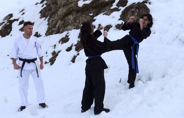 تمرینات دختران کاراته باز عراقی - اسپوتنیک افغانستان  