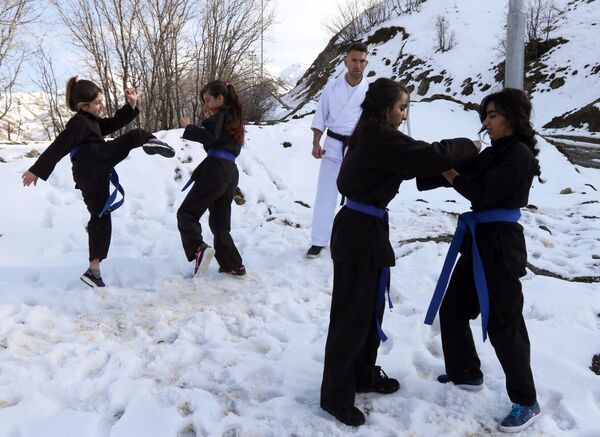 تمرینات دختران کاراته باز عراقی - اسپوتنیک افغانستان  