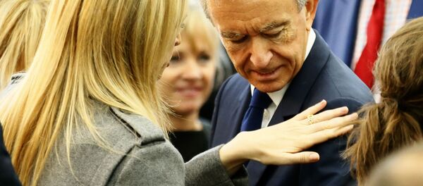 مردی که در یک شبانه روز ۲.۳ میلیارد دالر درآمد داشت - اسپوتنیک افغانستان  