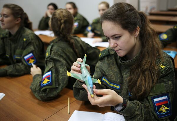 دختران نظامی روسیه در حال تدریس - اسپوتنیک افغانستان  