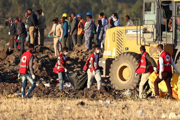 محل سقوط هواپیمای شرکت هواپیمایی «اتیوپی ایرلاینز» در جنوب شرق آدیس ابابا. - اسپوتنیک افغانستان  