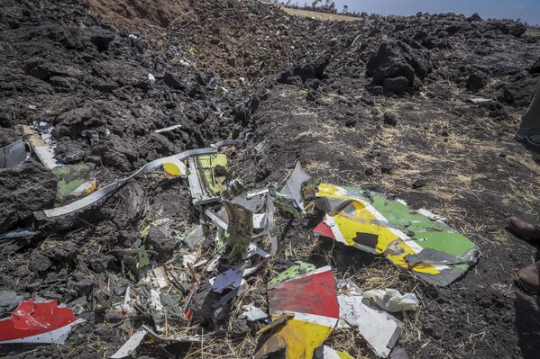 محل سقوط هواپیمای شرکت هواپیمایی «اتیوپی ایرلاینز» در جنوب شرق آدیس ابابا. - اسپوتنیک افغانستان  