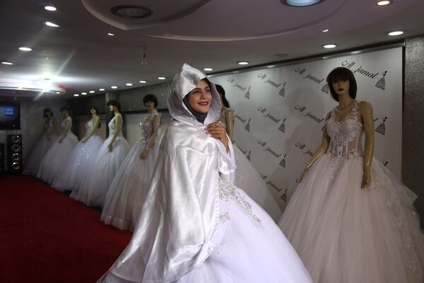 دانش آموز فلسطینی 18 ساله در  لباس عروسی - اسپوتنیک افغانستان  