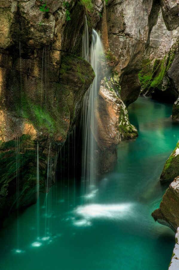 آبشارهای دریای «سوچا» - سلوینیا - اسپوتنیک افغانستان  