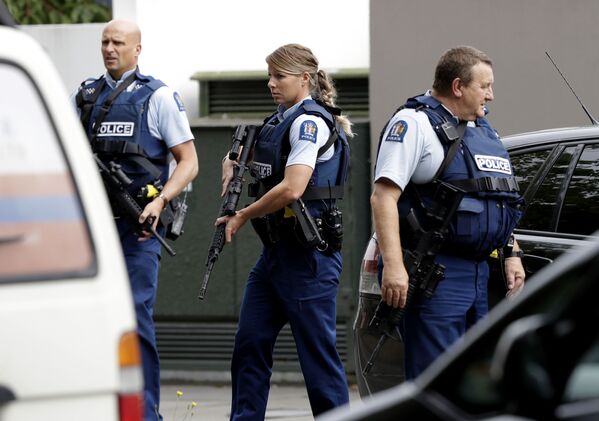 پولیس های مسلح در جای تیراندازی در کنار مسجد النور در نیوزیلند - اسپوتنیک افغانستان  