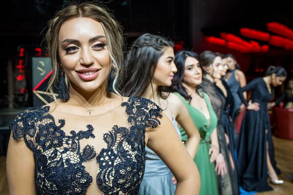 شرکت کنندگان کنکور زیبایی در آذربایجان - اسپوتنیک افغانستان  
