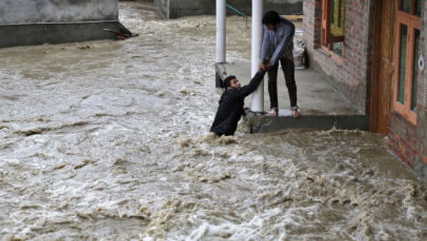 جاری شدن سیلاب‌ها در هند 70کشته برجای گذاشت - اسپوتنیک افغانستان  