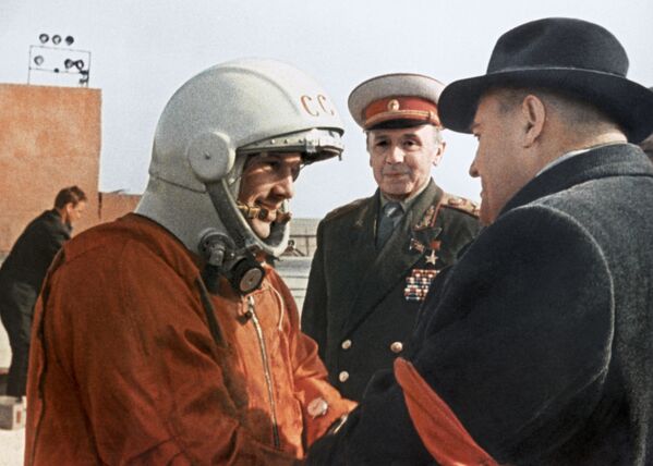 یوری گاگارین، پیلوت و فضانورد اتحاد جماهیر شوروی قبل از پرواز به فضا - اسپوتنیک افغانستان  
