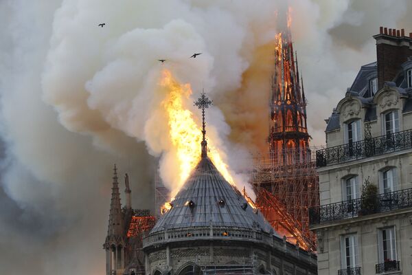 آتش‌سوزی در سقف کلیسای نوتردام پاریس، فرانسه - اسپوتنیک افغانستان  