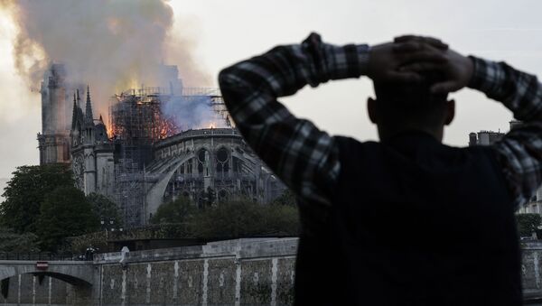 قلب پاریس در آتش و دود - اسپوتنیک افغانستان  