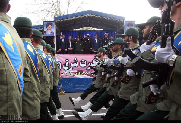 رژه نظامی به مناسبت روز ارتش جمهوری اسلامی ایران - اسپوتنیک افغانستان  