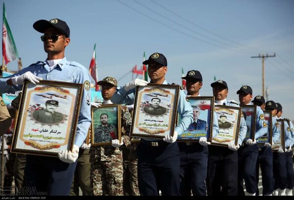 رژه نظامی به مناسبت روز ارتش جمهوری اسلامی ایران - اسپوتنیک افغانستان  