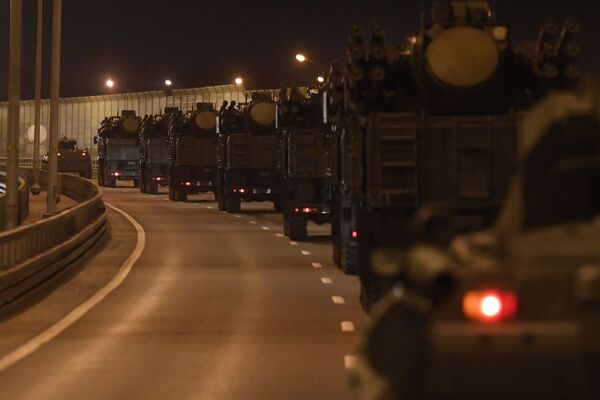 انتقال تجهیزات نظامی به مسکو برای اشتراک در رسم گذشت پیروزی - اسپوتنیک افغانستان  