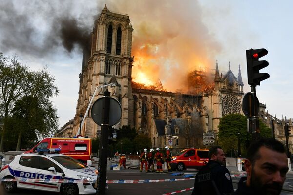 آتش‌سوزی در کلیسای نوتردام پاریس - اسپوتنیک افغانستان  