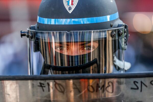 پولیس در جریان تظاهرات ضد دولتی «واسکت زردها» - پاریس، فرانسه - اسپوتنیک افغانستان  