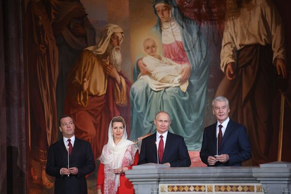 پویتن، میدویدوف و سبیانین در تجلیل از جشن مقدس در مسکو - اسپوتنیک افغانستان  