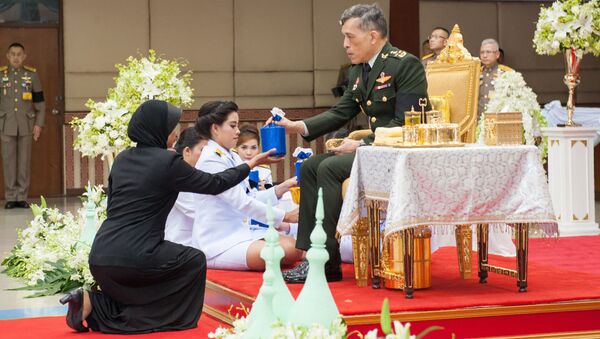 پادشاه تایلند با رئيس محافظینش عروسی کرد - اسپوتنیک افغانستان  