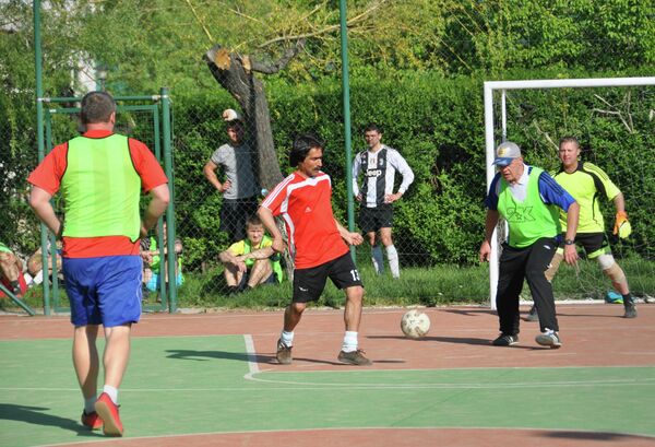 دیدار دوستانه تیم های فوتبال سفارت روسیه؛ قزاقستان و خانه علم و فرهنگ در کابل - اسپوتنیک افغانستان  