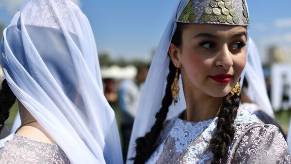 شرکت کنندگان جشن «خضرایلیا» یا جشن بهار و باروری - شهر باغچه‌سرای، شبه جزیره کریمیا - اسپوتنیک افغانستان  