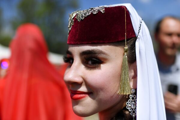شرکت کننده جشن «خضرایلیا» یا جشن بهار و باروری - شهر باغچه‌سرای، شبه جزیره کریمیا - اسپوتنیک افغانستان  