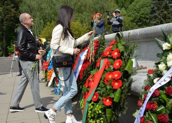 راه پیمایی دسته جمعی یادبود از قربانیان جنگ جهانی دوم در وارسا - اسپوتنیک افغانستان  