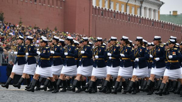 رژه نظامی نظامیان زن وزارت دفاع روسیه به مناسبت ۷۴ مین سالگرد پیروزی بر فاشیسم، میدان سرخ مسکو - اسپوتنیک افغانستان  