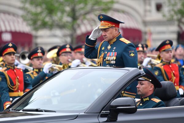 سرگئی شایگو، وزیر دفاع روسیه در رژه نظامی به مناسبت ۷۴ مین سالگرد پیروزی بر فاشیسم، میدان سرخ مسکو - اسپوتنیک افغانستان  
