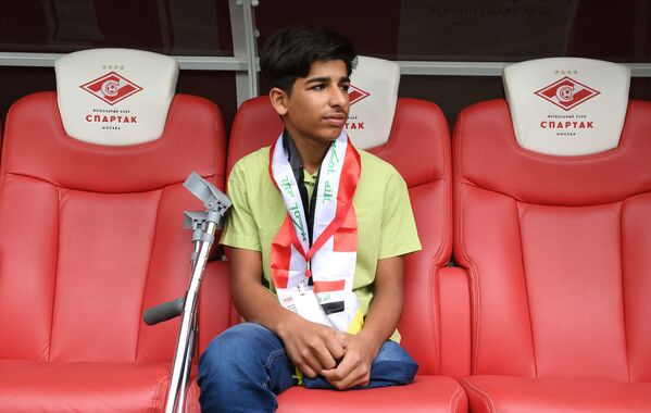 قاسم القدیم، نوجوان معیوب عراقی در مسابقه فوتبال در مسکو - اسپوتنیک افغانستان  
