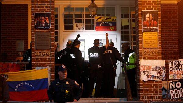پولیس امریکا وارد ساختمان سفارت ونزوئلا در واشنگتن شد - اسپوتنیک افغانستان  
