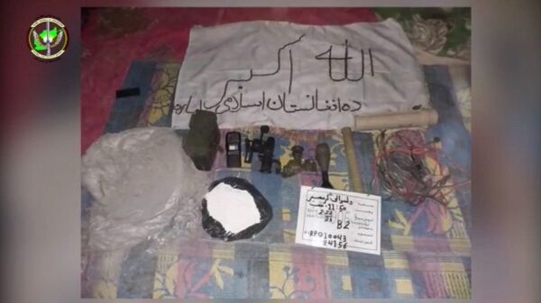 کشف صدها کیلو مواد انفجاریه و مواد مخدر از قرارگاه طالبان در هلمند - اسپوتنیک افغانستان  