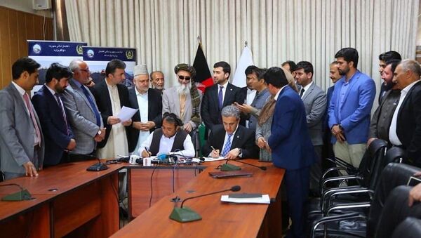 وزارت ترانسپورت: قرارداد ترمیم 40 کیلومتر شاهراه کابل – کندهار به امضاء رسید - اسپوتنیک افغانستان  