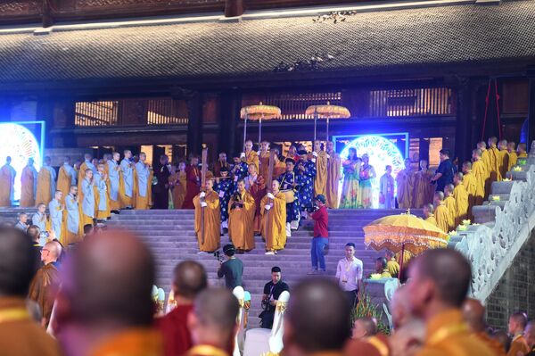 بودایی ها در مراسم جشن «وساک» - ویتنام - اسپوتنیک افغانستان  