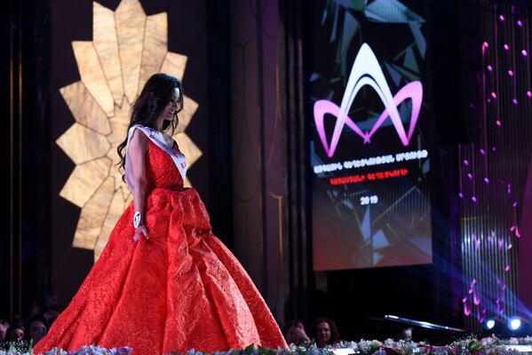 شرکت کننده مسابقه ملی زیبایی ارمنستان - اسپوتنیک افغانستان  