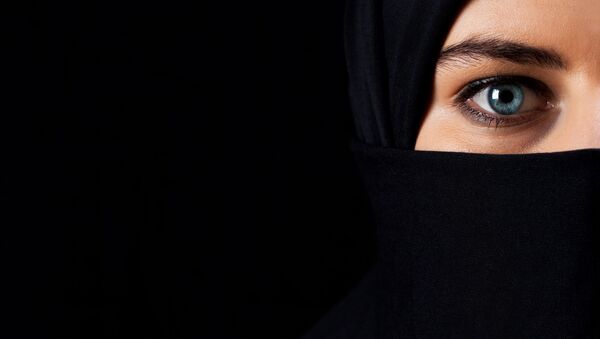 خشم  کاربران ازنصب تابلوی تحقیر آمیز دربارۀ چه‌گونه‌گی حجاب در هرات   - اسپوتنیک افغانستان  