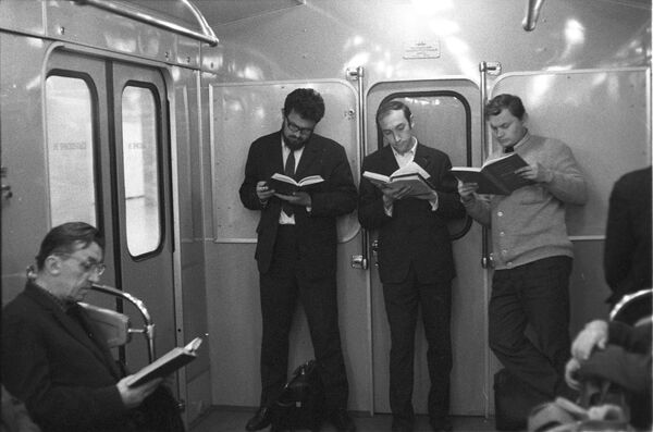 مسافرین متروی مسکو – سال ۱۹۷۳ - اسپوتنیک افغانستان  