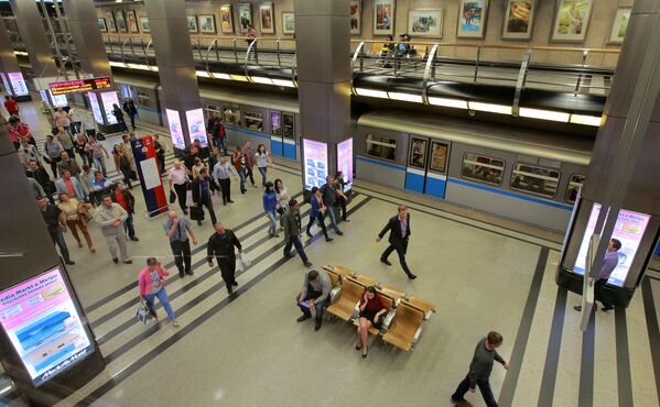 مسافرین متروی مسکو – سال ۲۰۱۳ - اسپوتنیک افغانستان  