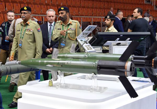 بازدیدکنندگان نمایشگاه بین‌المللی اسلحه و تجهیزات نظامی «MILEX-2019» - اسپوتنیک افغانستان  