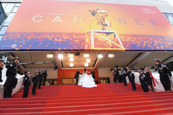 جسیکا چان، هنرپیشه امریکایی در مراسم افتتاحیه ۷۲ مین جشنواره بین‌المللی فلم کن - اسپوتنیک افغانستان  