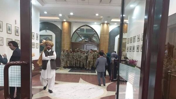 ادامه جنجال بر سر کرسی ریاست؛ دروازه تالار مجلس شکسته شد - اسپوتنیک افغانستان  