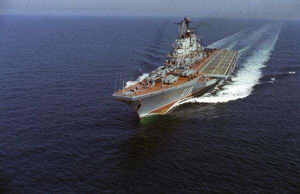کشتی ضد تحت‌البحری طیاره‌بر نووه‌روسیسک در جریان تمرینات، سال ۱۹۸۵ - اسپوتنیک افغانستان  