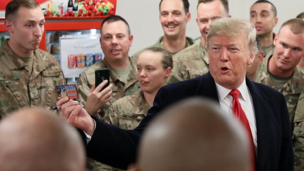 Президент США Дональд Трамп во время посещения военной базы в Ираке - اسپوتنیک افغانستان  