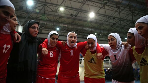 هشت ورزشکار تیم مینی فوتبال زنان ایران مرد بودند - اسپوتنیک افغانستان  