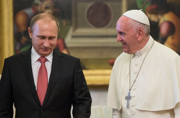 دیدار ولادیمیر پوتین، رئیس جمهور روسیه. فرانسیس ، پاپ رم در واتیکان - اسپوتنیک افغانستان  