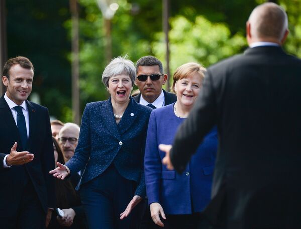 ترزا می، نخست وزیر بریتانیا و آنگلا مرکل، صدراعظم آلمان در شهر صوفیه، بلغاریا - اسپوتنیک افغانستان  