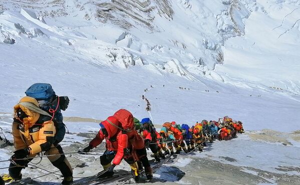 ازدحام بی‌سابقه کوهنوردان در نزدیکی قله کوه اورست – نیپال - اسپوتنیک افغانستان  