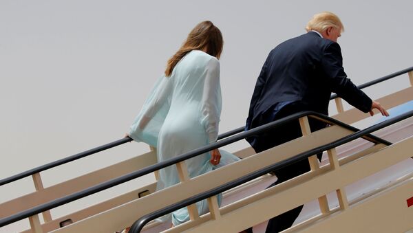 ملانیا ترامپ با پیراهن زیبا و گران قیمت به دیدار ملکه الیزابت رفت - اسپوتنیک افغانستان  
